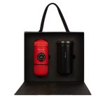 ک هدیه نفیس سه شامل قهوهساز و تراول ماگ با کیف شیک