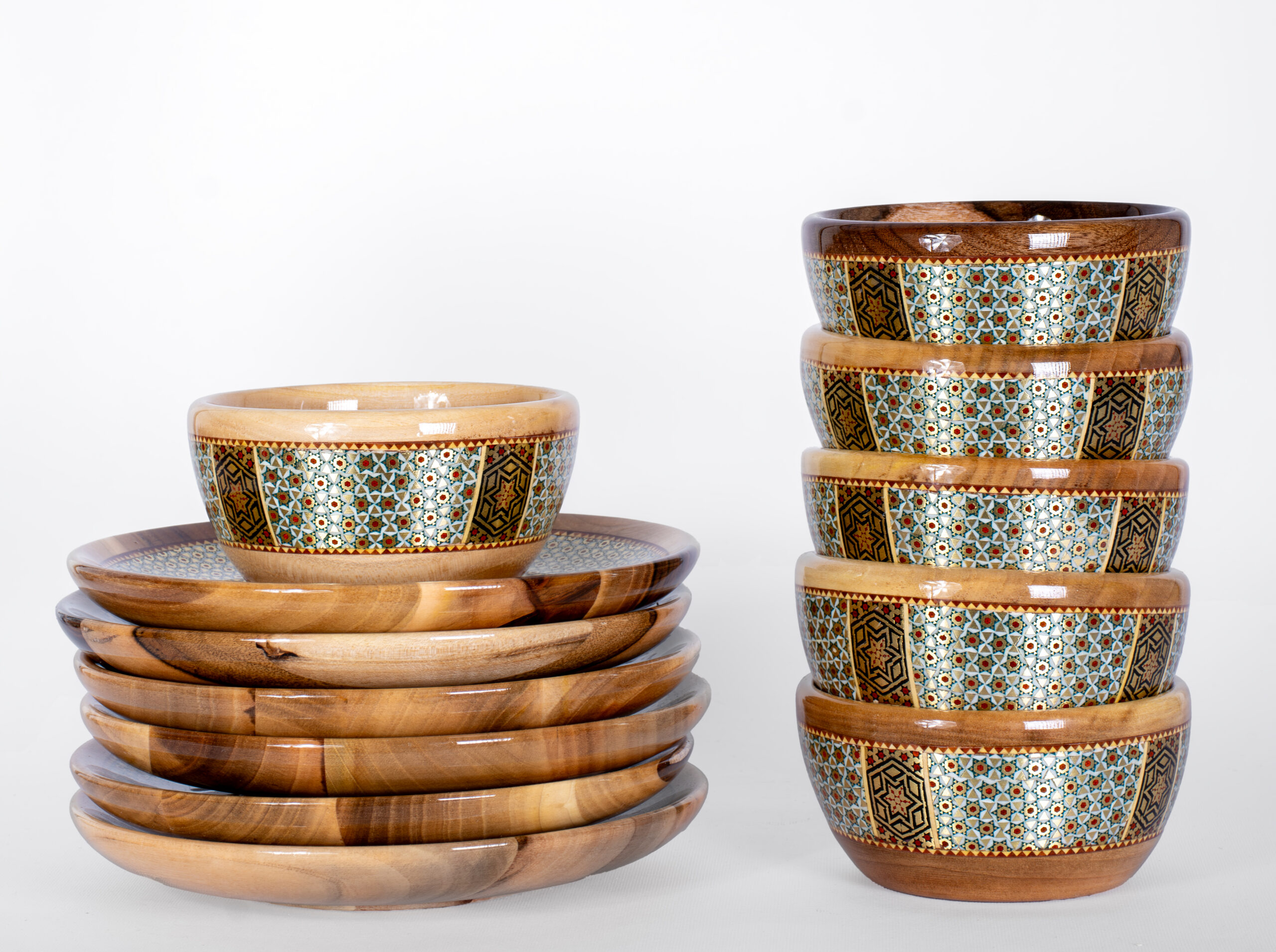 بشقاب و کاسه کوچک با تزئین سنتی