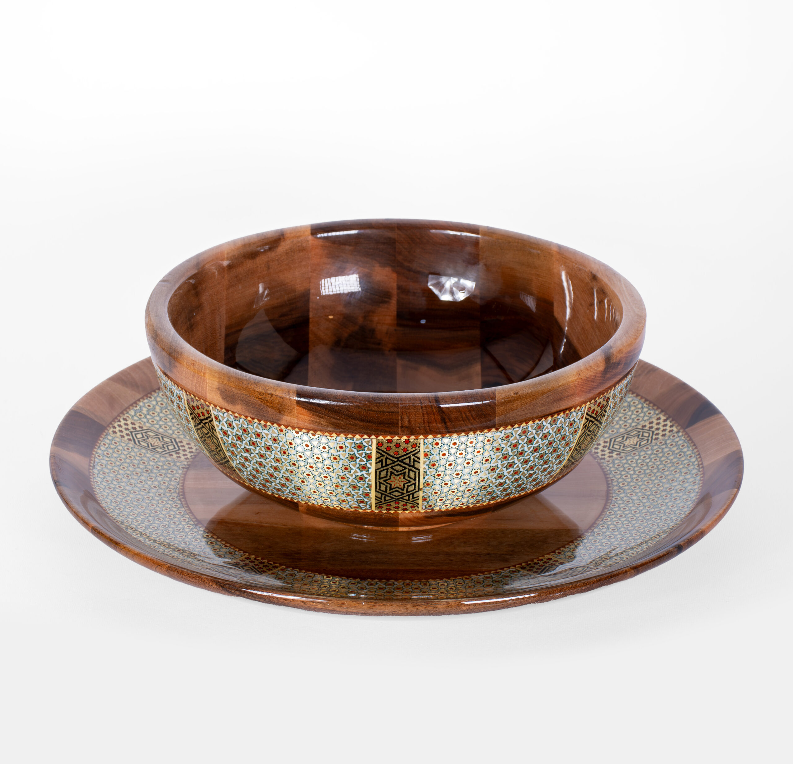 بشقاب و کاسه بزرگ با تزئین سنتی