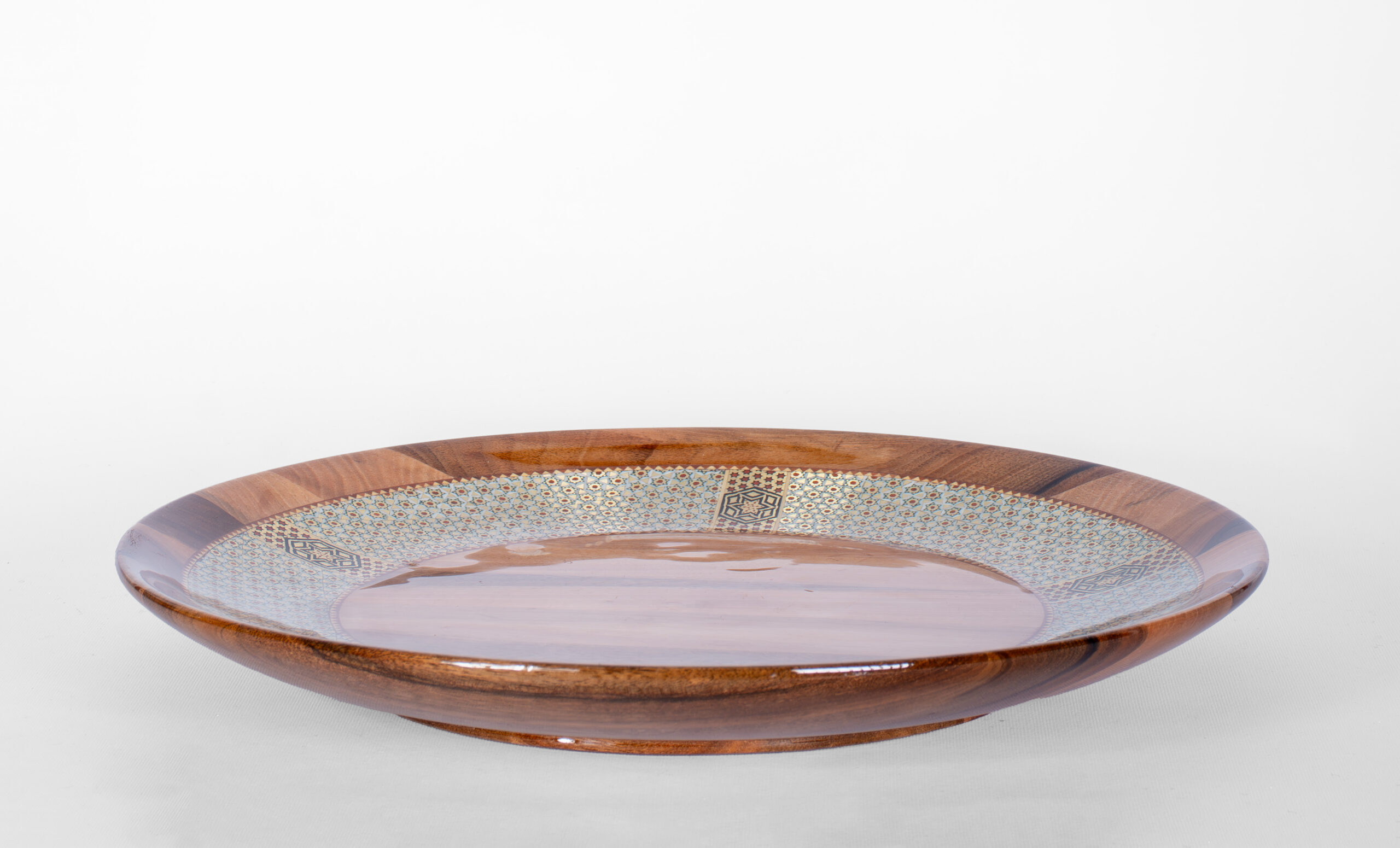 بشقاب بزرگ با تزئین سنتی