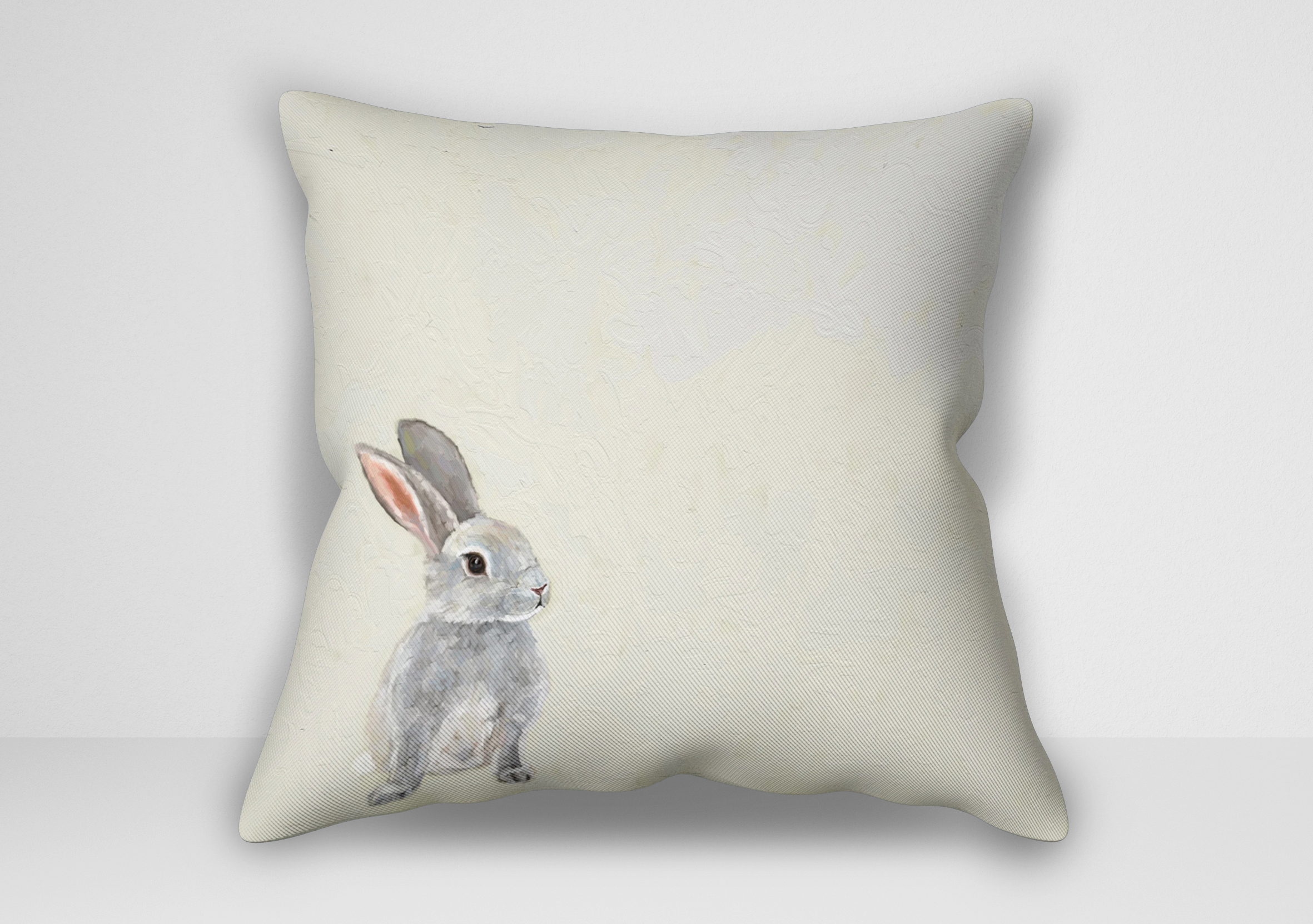 کوسن نقاشی خرگوش خاکستری ملایم اثر کتی والترز