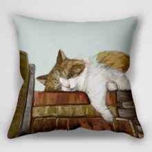 کوسن نقاشی گربه روی کتاب‌ها ۳ اثر کتی والترز