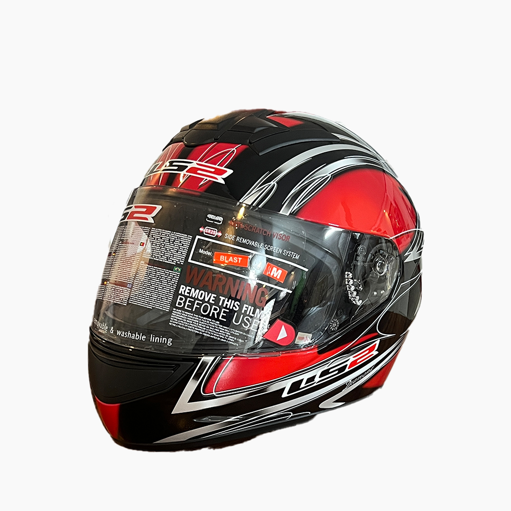 alt="کلاه موتورسواری LS2 BLAST نمای کنار"